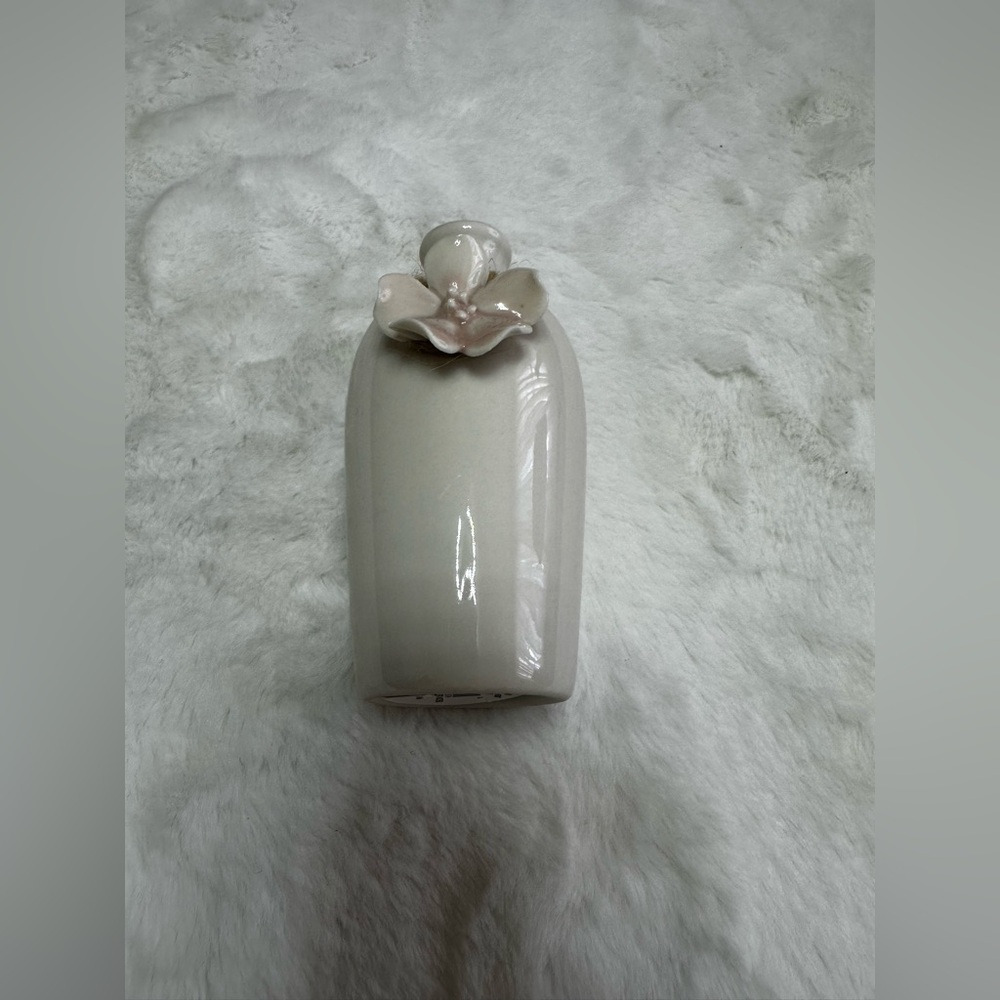 Chic Cream Ceramic vase with light pink floral